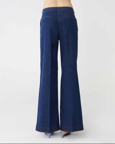 
                  
                    Flaire Smocking Denim Over Blu Shaft Jeans - Marquise de Laborde Paris
                  
                