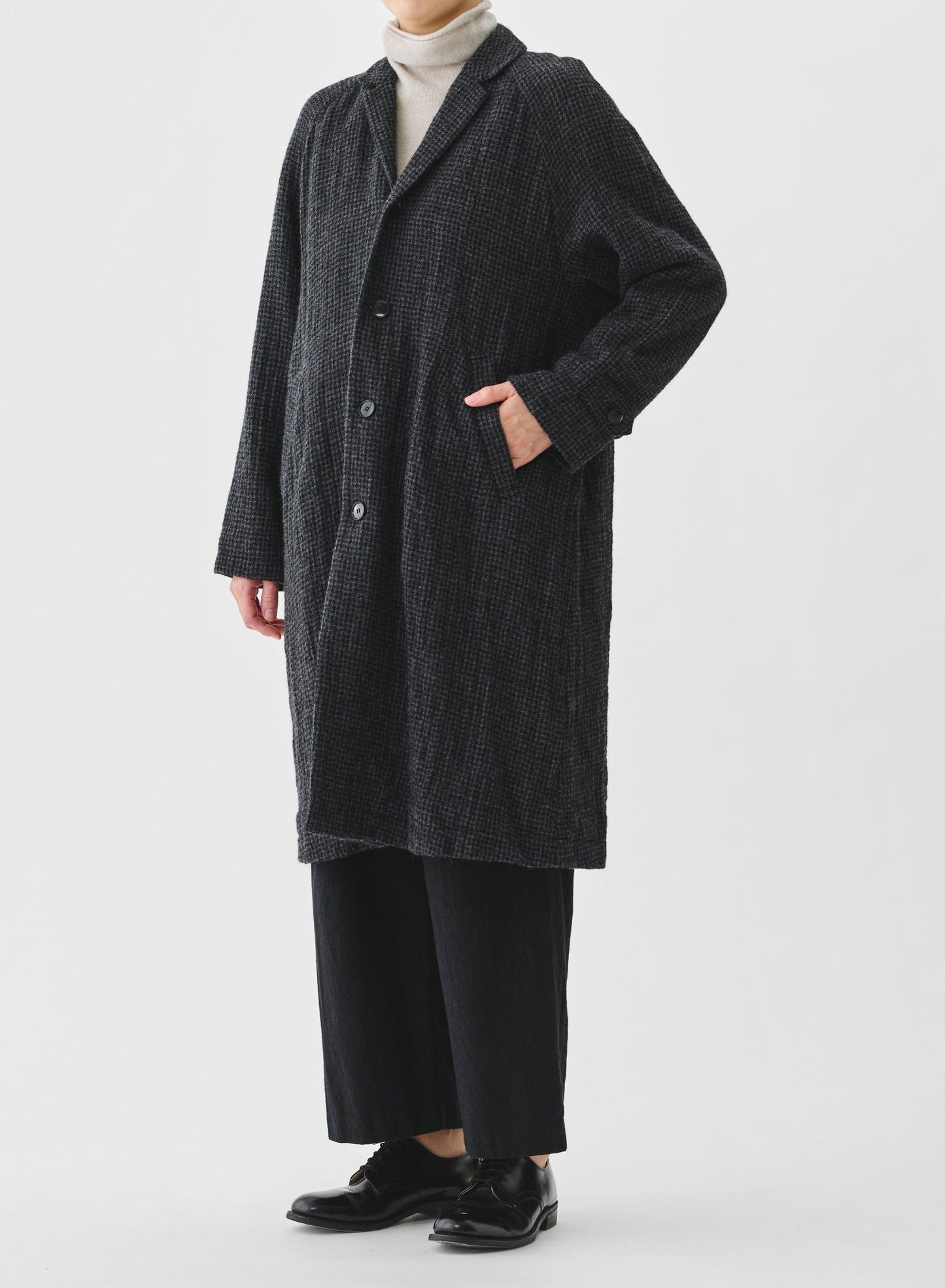 
                  
                    Wool Gauze Houndstooth Coat AW2024 Pas de Calais - Marquise de Laborde Paris
                  
                