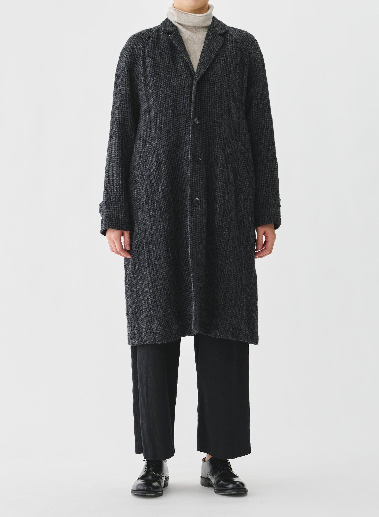 
                  
                    Wool Gauze Houndstooth Coat AW2024 Pas de Calais - Marquise de Laborde Paris
                  
                