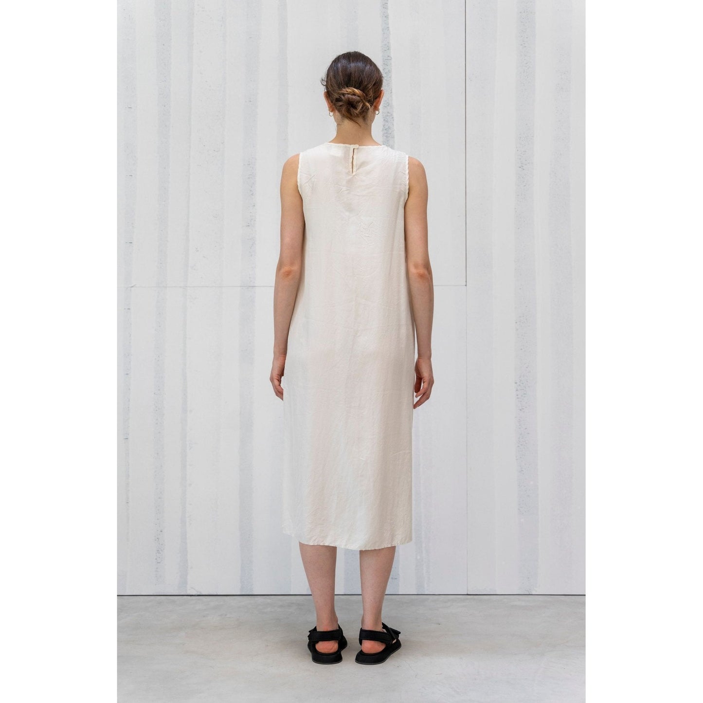 
                  
                    Dress SS2023 99% Silk Aequamente - Marquise de Laborde Paris
                  
                